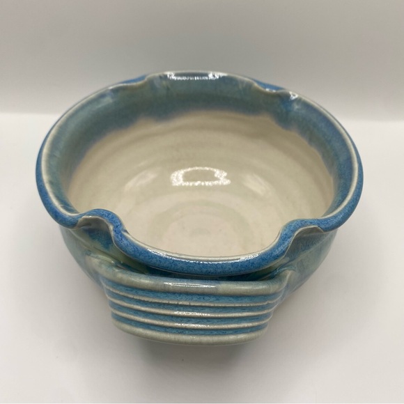Beautiful Ceramic Bowl - Picture 2 of 9